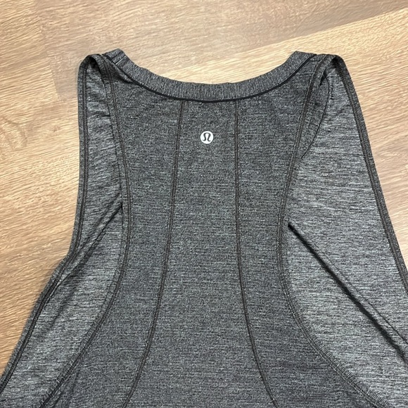 Women’s lululemon tank - Picture 3 of 3